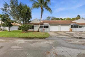 8615 Bridle Path Ct Davie, FL 33328 - MLS#A11949445