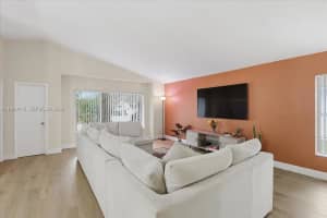 8615 Bridle Path Ct Davie, FL 33328 - MLS#A11949445