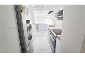 250 174th St 203 Sunny Isles Beach, FL 33160 - MLS#A11949550