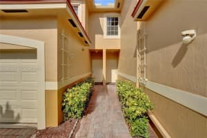 4183 Crystal Lake Dr Deerfield Beach, FL 33064 - MLS#A11949556