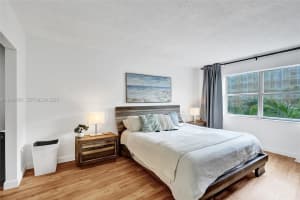 401 Golden Isles Dr 302 Hallandale Beach, FL 33009 - MLS#A11949581