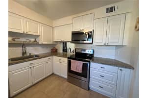 2 Briarwood Cir 112 Hollywood, FL 33024 - MLS#A11949634