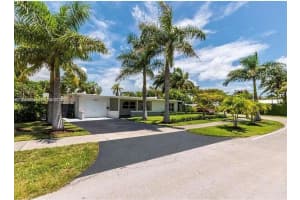 2075 S Hibiscus Dr North Miami, FL 33181 - MLS#A11949681