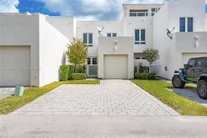 6402 Nw 104th Path Doral, FL 33178 - MLS#A11949736