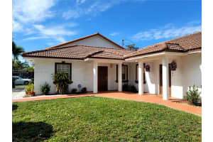 7567 N Augusta Dr Front Hialeah, FL 33015 - MLS#A11949823