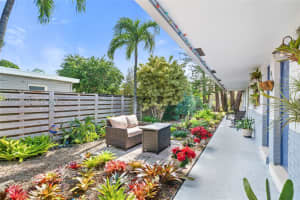 208 Ne 4th St Hallandale Beach, FL 33009 Sold 04/01/26