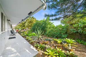 208 Ne 4th St Hallandale Beach, FL 33009 Sold 04/01/26