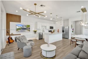 8360 Nw 7th Pl, Plantation