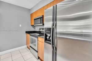 2881 N Oakland Forest Dr 113 Oakland Park, FL 33309 - MLS#A11950106