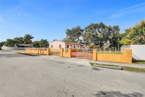 16001 Nw 28th Pl Miami Gardens, FL 33054 - MLS#A11950154