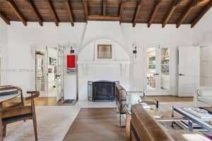 453 Ne 89th St, El Portal