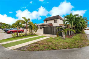 5565 Nw 194th Ln, Miami Gardens