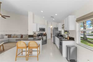 5561 Grande Palm Cir Delray Beach, FL 33484 - MLS#A11950364