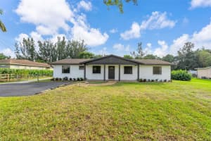 14230 Sw 14th St Davie, FL 33325 - MLS#A11950408