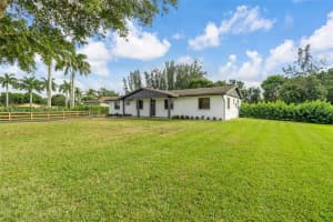 14230 Sw 14th St Davie, FL 33325 - MLS#A11950408