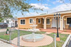 934 E 22nd St 934 Hialeah, FL 33013 - MLS#A11950586