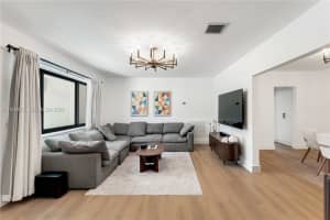 1 Ne 86th St, El Portal 1 Ne 86th St, El Portal