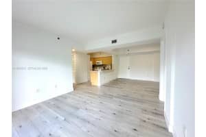 9340 Fontainebleau Blvd , Miami, FL 33172 - MLS#A11950672