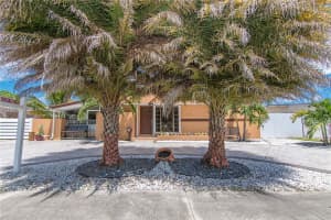 943 W 64th Pl Hialeah, FL 33012 - MLS#A11950878