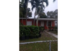 1720 Nw 85th St, Miami