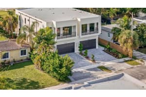 1321 Ne 13th Ave Fort Lauderdale, FL 33304 - MLS#A11950974