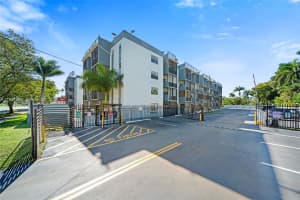 13500 Ne 3rd Ct 325 North Miami, FL 33161 - MLS#A11951040