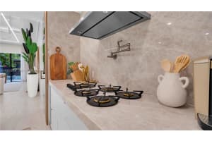 1810 Ne 43rd Ct Oakland Park, FL 33308 - MLS#A11951054