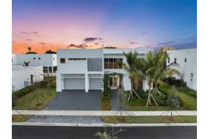 16710 N Botaniko Dr N, Weston