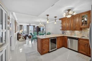 1000 Parkview Dr APT 806, Hallandale Beach, FL 33009, - MLS#A11951218