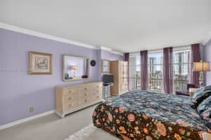 1000 Parkview Dr APT 806, Hallandale Beach, FL 33009, - MLS#A11951218