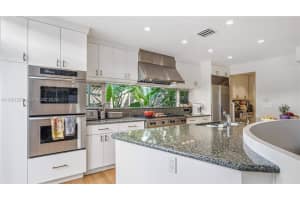 4805 Cherokee Ave Miami Beach, FL 33140 - MLS#A11951357