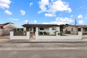 3529 W 14th Ln, Hialeah