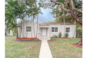 410 Pinecrest Dr, Miami Springs