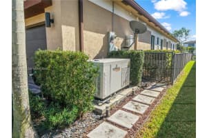 10530 S Lago Vista Cir Parkland, FL 33076 - MLS#A11951530