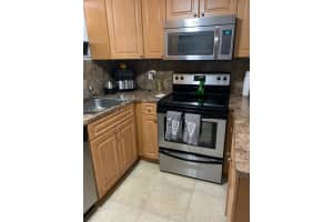 8290 Lake Dr 502 Doral, FL 33166 - MLS#A11951659