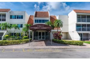 100 Lakeview Dr 108, Weston