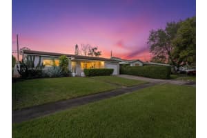 2014 N 31st Ct Hollywood, FL 33021 - MLS#A11951771