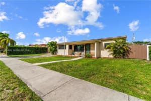 8065 W 14th Ct, Hialeah