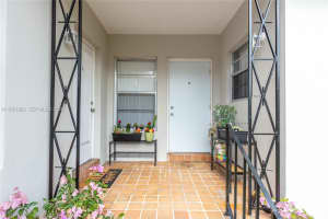 221 Antiquera Ave 3 Coral Gables, FL 33134 - MLS#A11951962