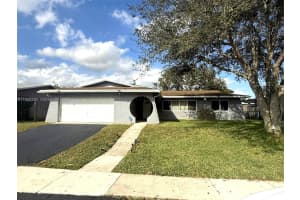 9511 Nw 8th St, Pembroke Pines