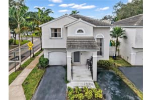 9831 Nw 2nd St, Plantation