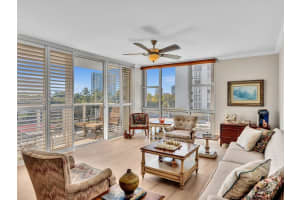 3675 N Country Club Dr 409, Aventura