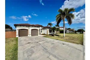20449 Sw 328th St Homestead, FL 33030 - Off Market