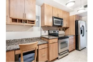 4001 Hillcrest Dr 914 Hollywood, FL 33021 - MLS#A11952326