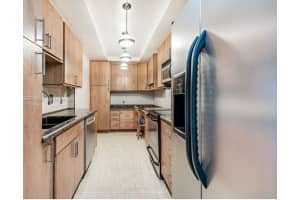 4001 Hillcrest Dr 914 Hollywood, FL 33021 - MLS#A11952326