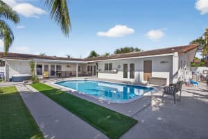 2910 Ne 52nd St Fort Lauderdale, FL 33308 - MLS#A11952340