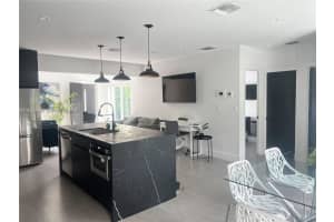 15 Nw 52nd St, Miami