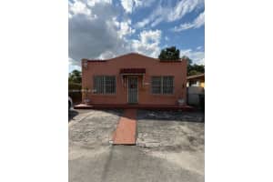 2330 Sw 58th Ave, Miami