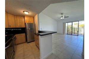 7235 Nw 179th St 311, Hialeah