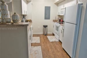 215 Sw 117th Ter 14304 Pembroke Pines, FL 33025 - MLS#A11952724